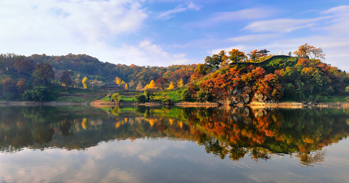 Fall Gongju mountain fortress reflected in river