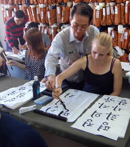 Calligraphy practice class for foreigner in Korea