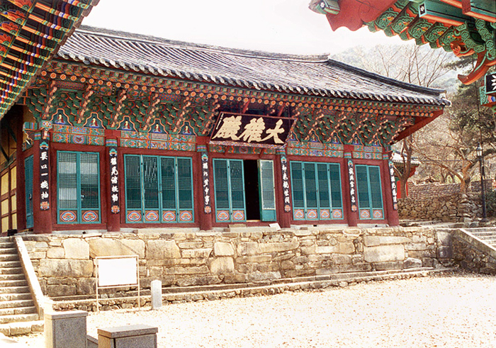 Main Buddha building of Korean temple