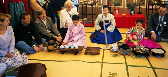Tourists experiencing Dado Korean tea ceremony