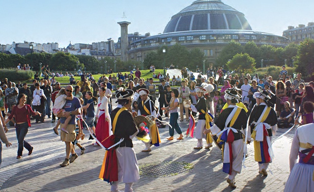 samulnori performance in Paris