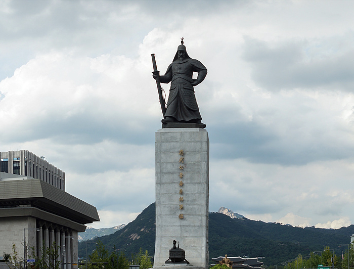 General Yi Sun-shin statue in Gwanghwamun Square