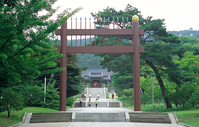 Hyeonchungsa shrine in honor of Yi Sun-shin