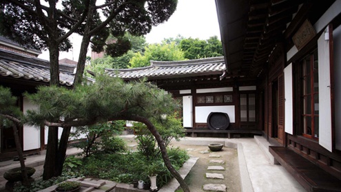 Hanok anche main building bakkatchae annex