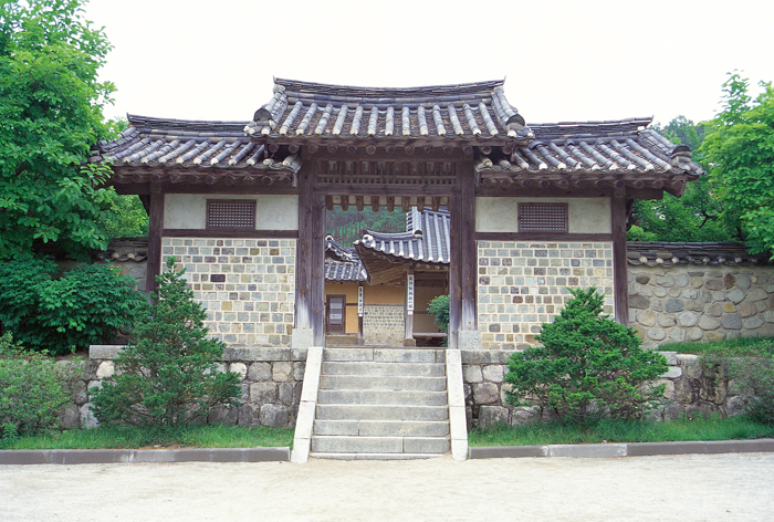 Hanok gate anchae main building