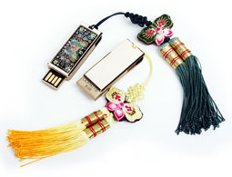 Mother of Pearl Butterfly USB Flash Drive with Korean Traditional Tassel
