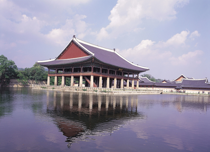 Royal banquet open hall at Korean palace