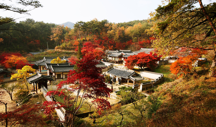 Dosan Seowon Confucian school in fall