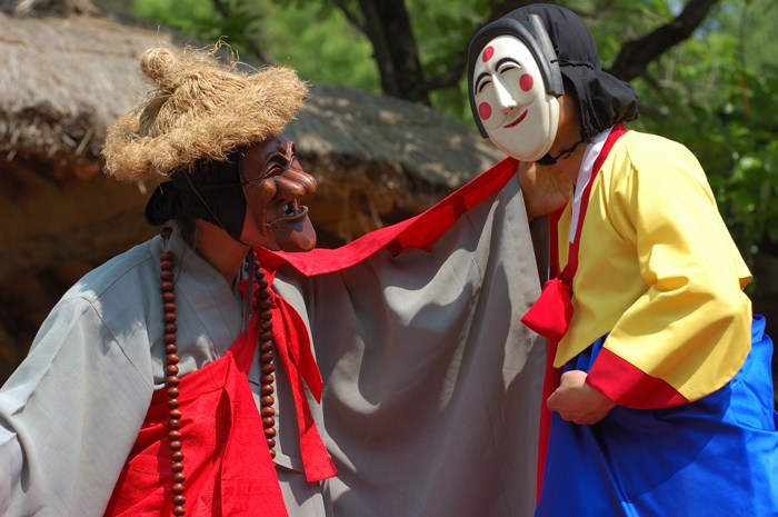 Depraved monk and flirtatious woman Korean mask play