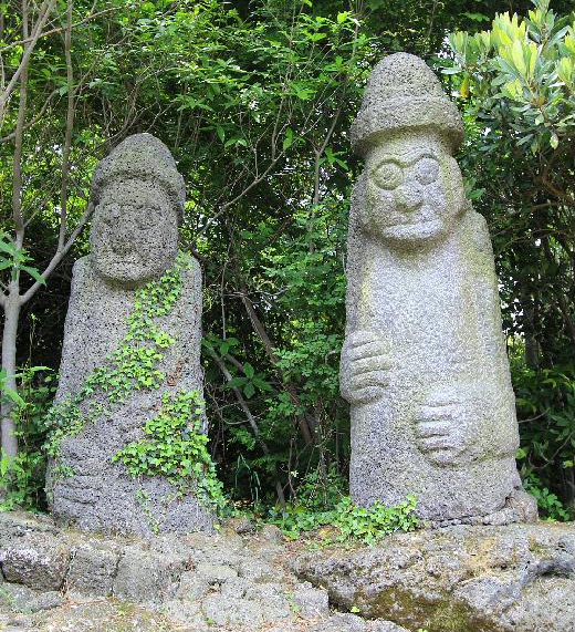 Female and male dol hareubang