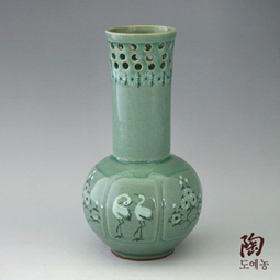 China Porcelain Vase with Celadon Openwork Head and Inlaid Body