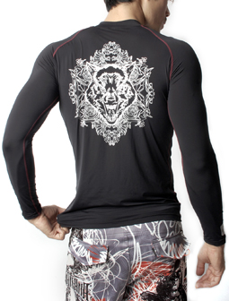 Wolf Design Black Nylon Long Sleeve Crew Rash Guard Surf Tee