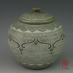 Pottery Spice Jar with Lid: Impressed Woven Mat Buncheong Flower Design 