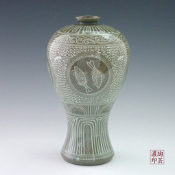 Pottery Fish Vase with Buncheong Grey Inlay Design 