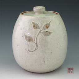 Pottery Tobacco Jar with Lid: Buncheong White Tri-Leaf Sgraffito Design 