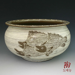 Pottery Fire Pot with Buncheong Gwiyal Fish Design in White